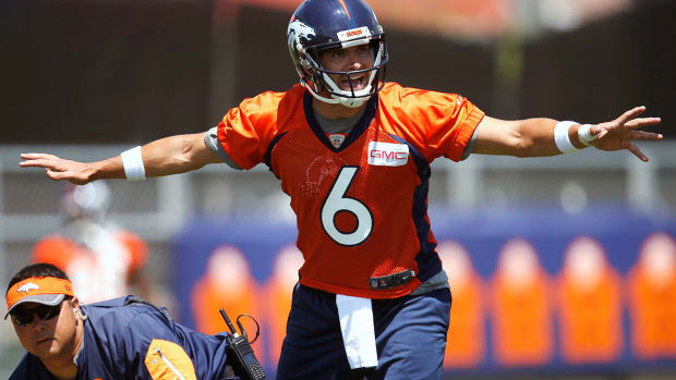 denver-broncos-mark-sanchez-training-camp-1300.jpg